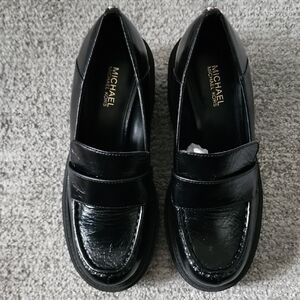 Michael Kors Woman's Black Leather Loafers (Size 5)